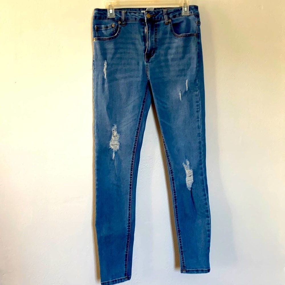 Forever 21 Womens Blue Ripped knees Distressed Straight Jeans Size 30 - Picture 1 of 5